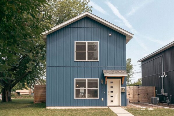 Front yard, guest entry via backdoor