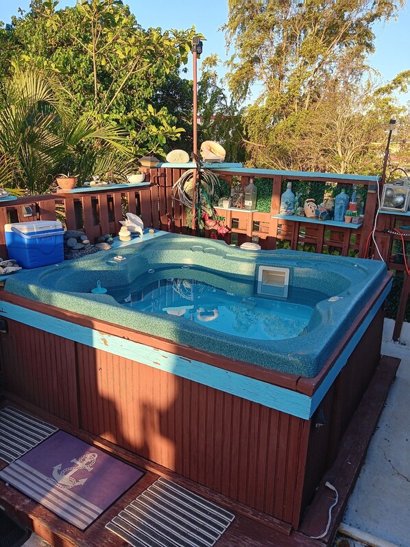 Outdoor spa tub