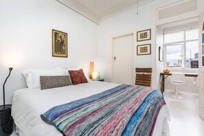 Queen bed in separate bedroom