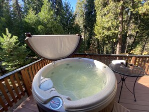 Inviting hot tub amidst nature!  Relax with a wine from the many local wineries