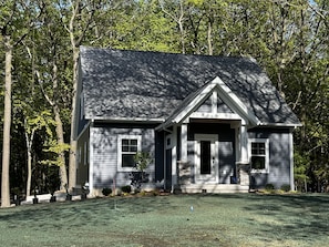2800 sqft house with 5bd and 3ba within FloraDale Association.