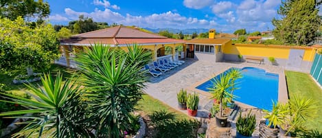 Cubo's Finca Megan