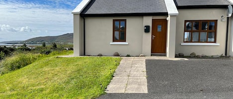 Charming Achill Sound Holiday Village No.11, Achill Island, County Mayo