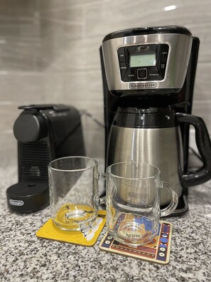 Kaffe og/eller kaffemaskine