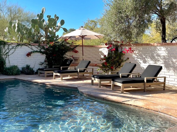 Pool with four Pottery Barn sun loungers & umbrella