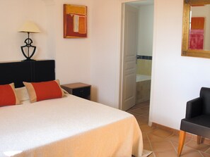 Get a good night sleep in the two bedrooms with a Double bed each.