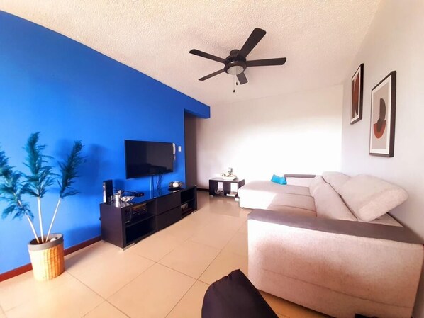 Sala principal con muy cómodos muebles
