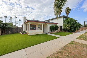 When you arrive, you are greeted with a great front yard!