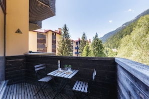 Balcon avec vue sur les montagnes