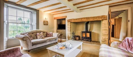 The Old Farmhouse Living Room - StayCotswold