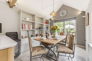 Keeley Cottage Dining Area - StayCotswold