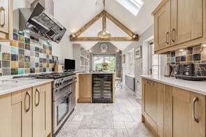 Keeley Cottage Kitchen - StayCotswold