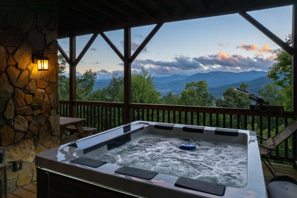 Outdoor spa tub