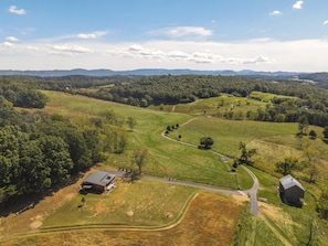 Cardinal Cottage setting in the Shenandoah Valley