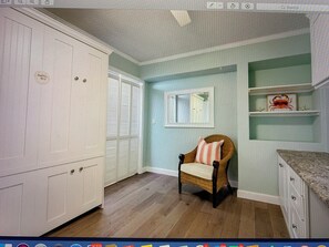 Full size comfortable Murphy bed, ceiling fan, smart TV, work space & closet. 