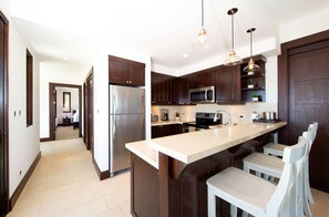 kitchen bar, stainless steel appliances