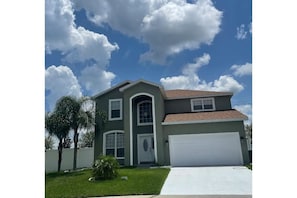 Ginormous 6 Bedroom Home, Centrally Located in Winter Haven