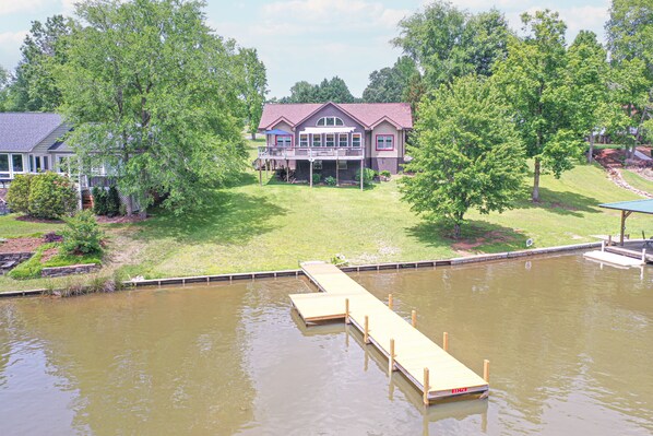 2400 square foot home with deck and dock in a quiet cove