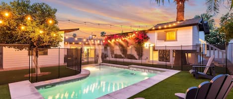 Baja swimming pool heated October-May.