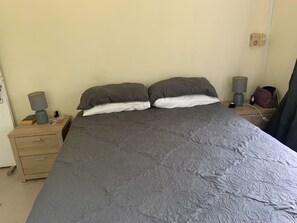 Bed 1 - queen bed