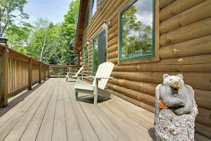 Wraparound Deck | Private Wooded Yard