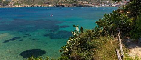 Pfad entlang der Bucht im Nordwesten von Heraklion