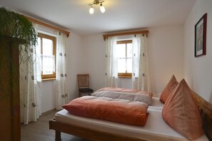 Ferienwohnung 1 mit Terrasse und 1 Schlafzimmer-Schlafzi. Wohnung 1