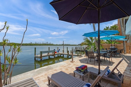 Head outside to the shared waterfront patio—watch the boats go by, enjoy the breeze. Just around the corner from your unit.