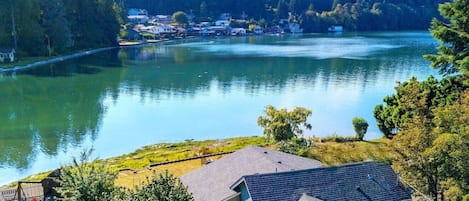 3 bedroom waterfront home on the Bay in the Pacific Northwest.