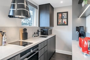 The Balmainer - Stylish, Unique, Executive Abode in the Heart of Balmain
