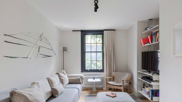 Islington Townhouse beautifully maintained black barn