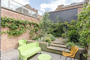 Islington Townhouse secluded courtyard garden