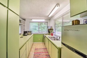 Kitchen | Blender | Drip Coffee Maker | Toaster Oven