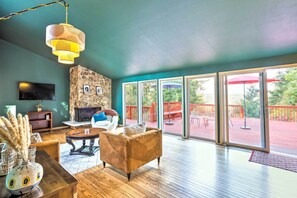 Living Room | Gas Fireplace | Board Games | Books