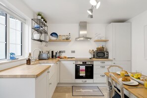 Jade Cottage, St Agnes. Ground floor: Well-equipped kitchen with electric oven and hob, fridge/freezer, dishwasher, Nespresso Krups coffee machine and washer/dryer