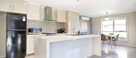 Spacious, fully appointed kitchen