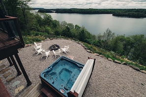Hot tub, fire pit and the beautiful view of Wolfe Lake.