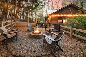 Outdoor area to enjoy the fire pit.