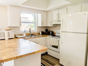 Kitchen: Refrigerator, microwave, stove/oven, and many more amenities available.