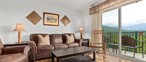 Welcome to Deer Ridge Mountain Resort E208