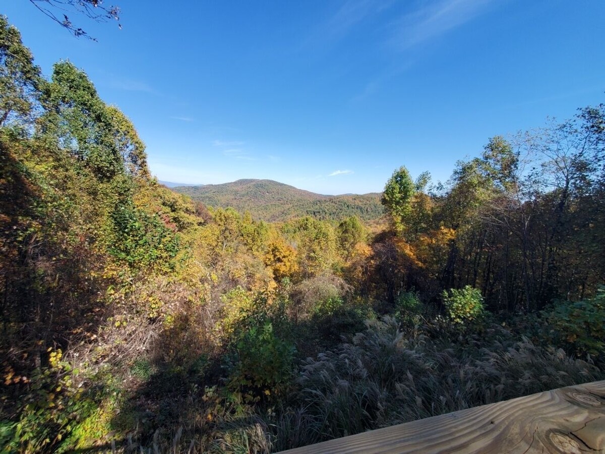 Morning Glory Cottage – Amazing Mountain Views with Total Privacy!