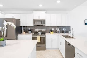 Kitchen Isle!#Disney #Parks #StoreyLake #Apartment #Vacation #Rental #Kissimmee #Orlando