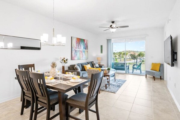 Living Room & Dining Room#Disney #Parks #StoreyLake #Apartment #Vacation #Rental #Kissimmee #Orlando