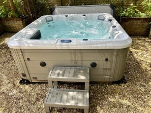 Year round hot tub in courtyard