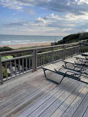 Upstairs outdoor deck for enjoying ocean views and starlit nights and sunbathing
