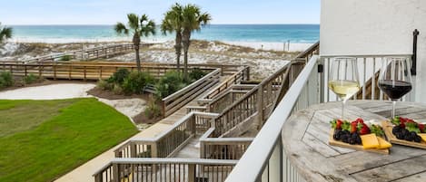 PRIVATE STEPS TO BEACH | BEACHFRONT | Free Beach Service