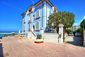 Building Exterior, Outdoor