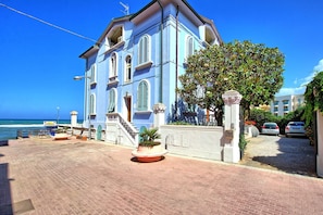 Building Exterior, Outdoor
