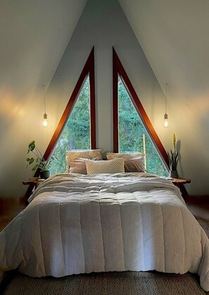 Spacious loft with queen bed