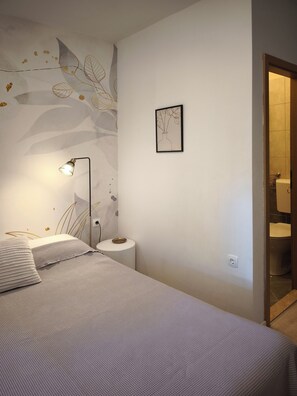 Bedroom with en suite shower/toilet room